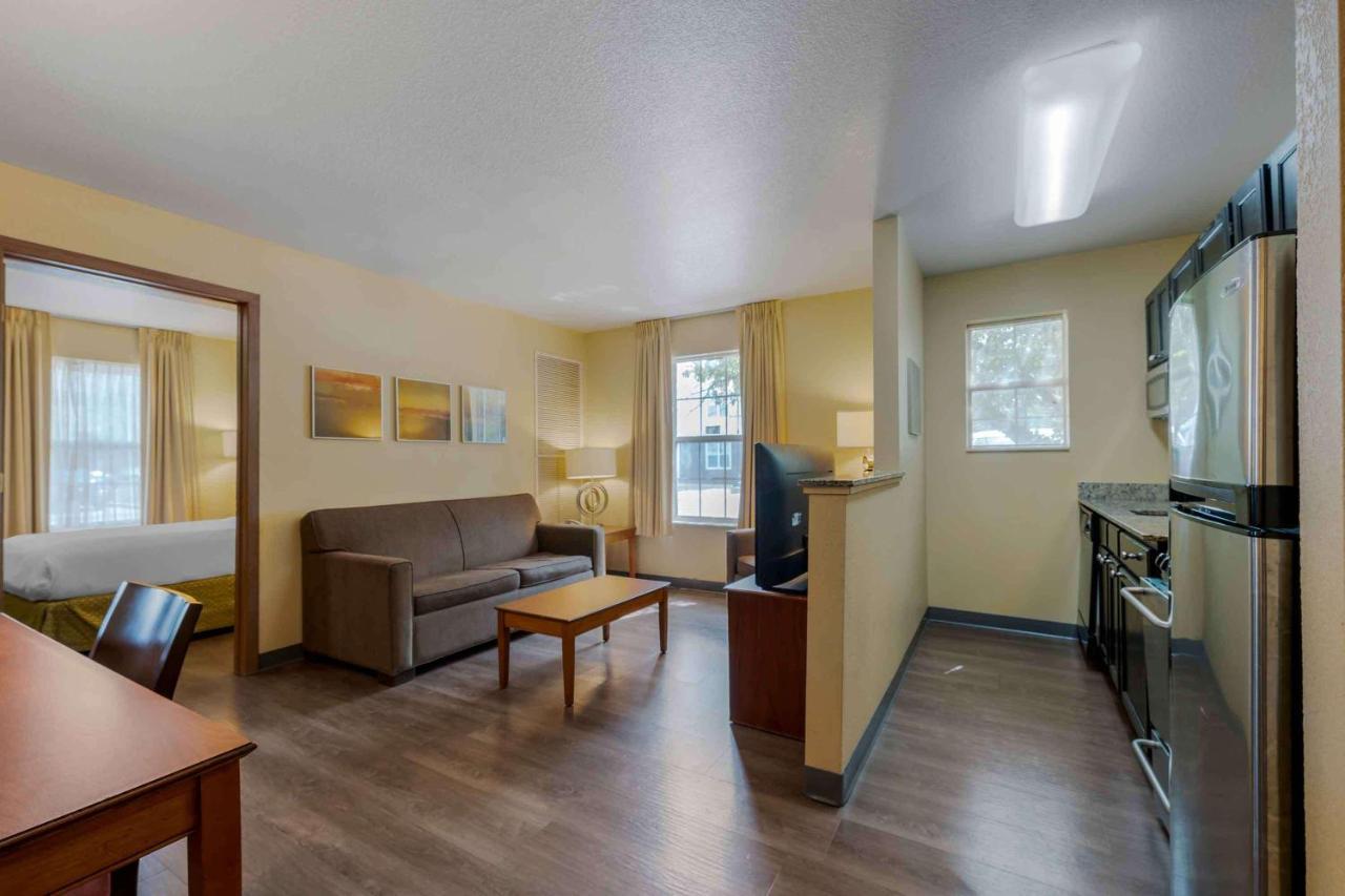 Extended Stay America Suites - Chicago - Elgin - West Dundee Экстерьер фото